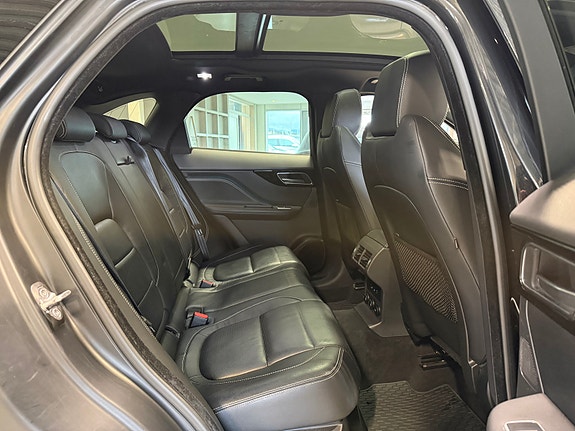 Jaguar F-PACE 25 of 28