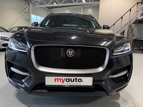Jaguar F-PACE 8 of 28