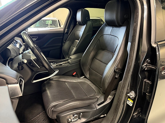 Jaguar F-PACE 10 of 28
