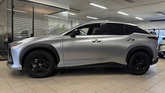 Lexus RZ450e 4 of 5