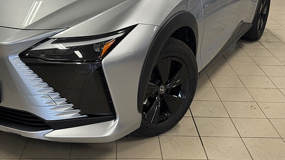 Lexus RZ450e 2 of 5