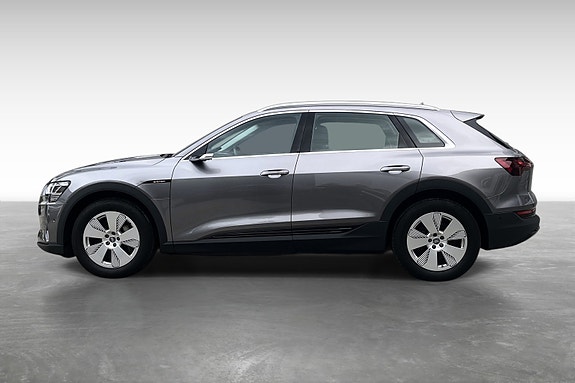 Audi e-tron 4 of 5