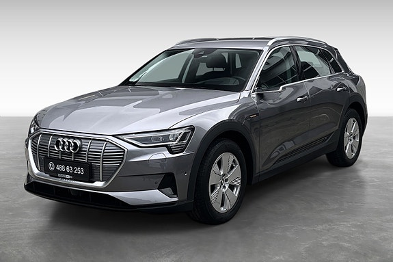 Audi e-tron 3 of 5
