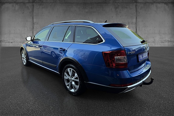 Skoda Octavia Scout 4 of 5