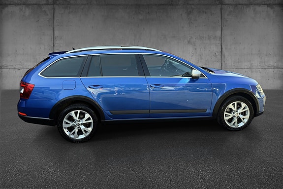 Skoda Octavia Scout 3 of 5