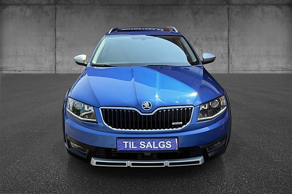 Skoda Octavia Scout 2 of 5
