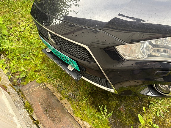 Mitsubishi Outlander 3 of 5