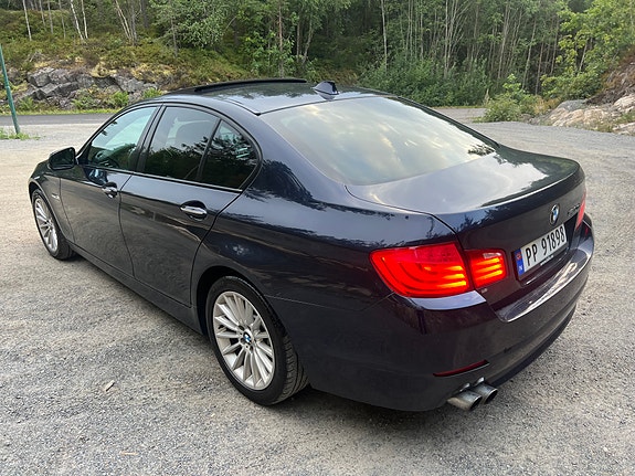 BMW 520d 3 of 5