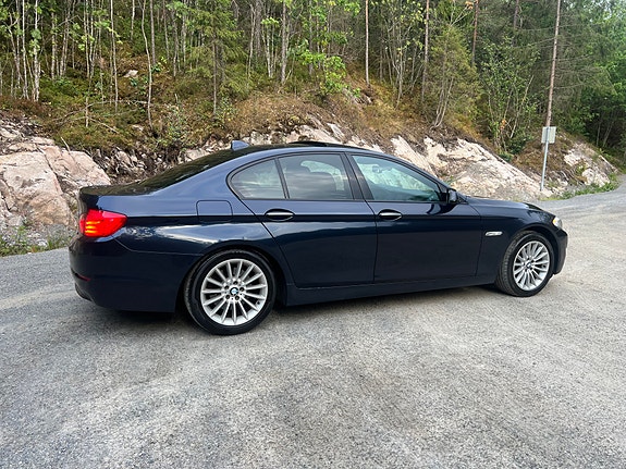 BMW 520d 2 of 5