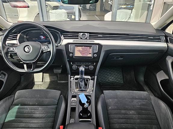 Volkswagen Passat 8 of 18