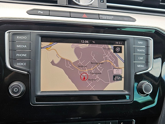 Volkswagen Passat 13 of 18