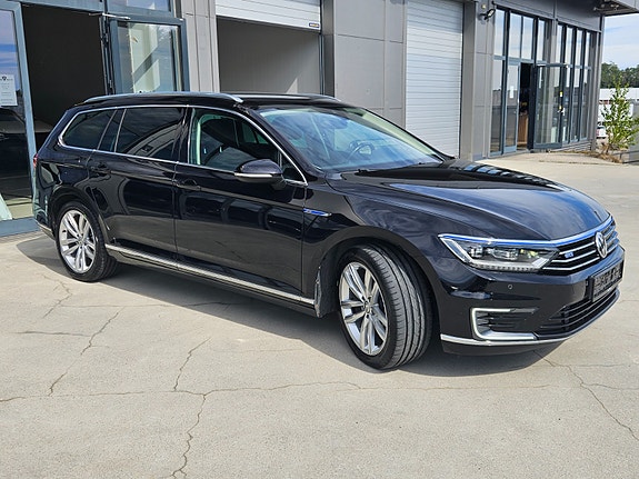 Volkswagen Passat 2 of 5