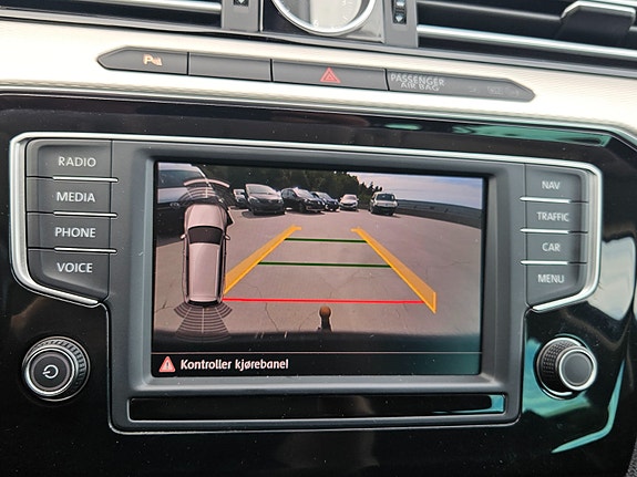 Volkswagen Passat 14 of 18