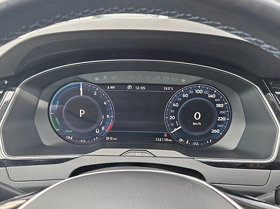 Volkswagen Passat 6 of 18