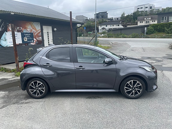 Toyota Yaris 4 of 5