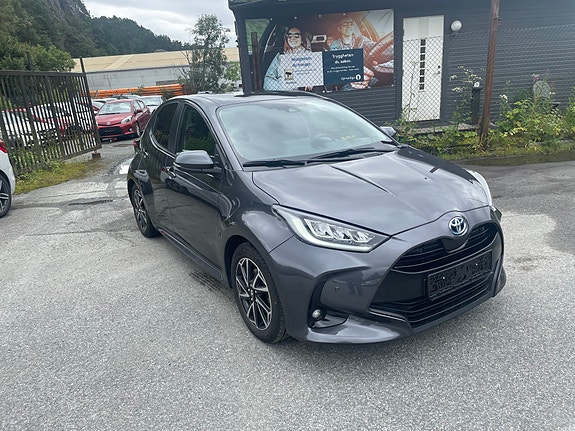 Toyota Yaris 3 of 5