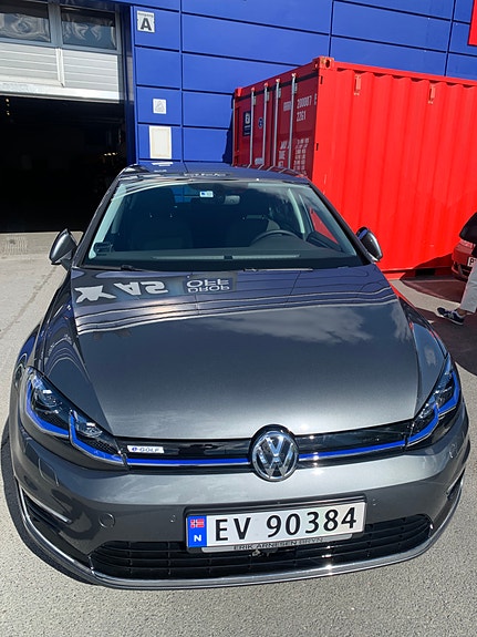 Volkswagen e-Golf VII 2 of 6