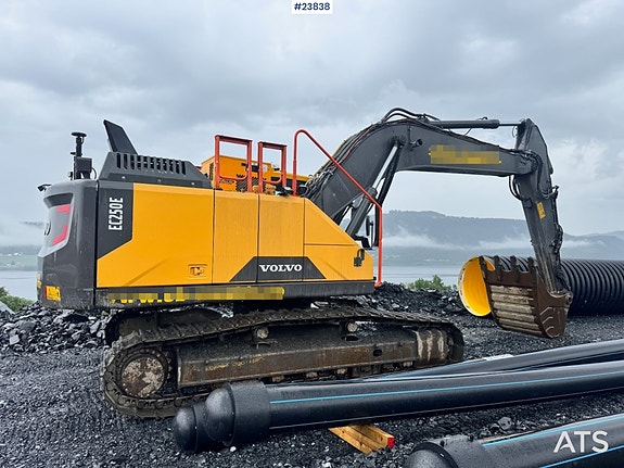Volvo EC250EL Gravemaskin m/ Boretårn, GPS, Rototilt og 2 skuffer. SE VIDEO 3 of 30