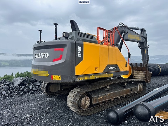 Volvo EC250EL Gravemaskin m/ Boretårn, GPS, Rototilt og 2 skuffer. SE VIDEO 4 of 30