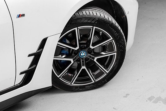 BMW i4 11 of 30