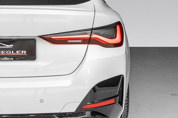 BMW i4 10 of 30