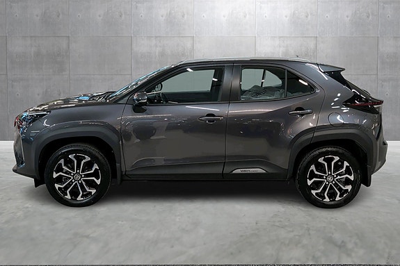 Toyota Yaris Cross 2 of 5