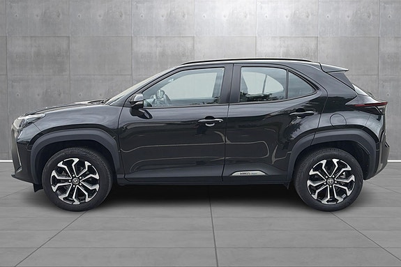 Toyota Yaris Cross 2 of 5