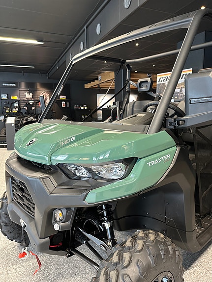 Can-Am Traxter HD9 XU 3 of 6