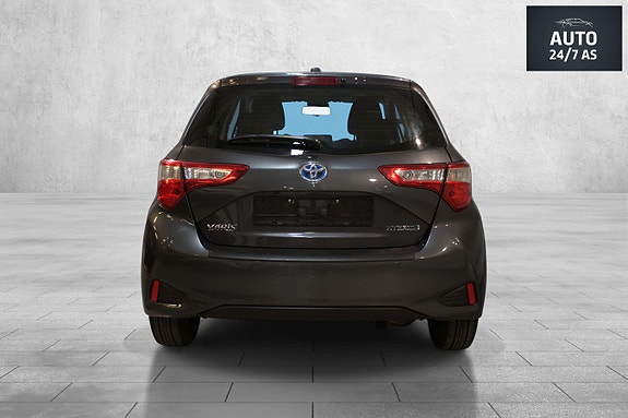 Toyota Yaris 12 of 30