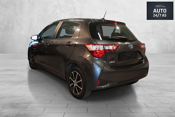 Toyota Yaris 11 of 30