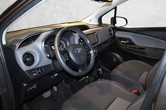 Toyota Yaris 15 of 30