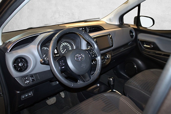 Toyota Yaris 16 of 30