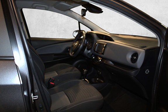 Toyota Yaris 17 of 30