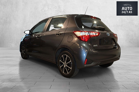 Toyota Yaris 10 of 30