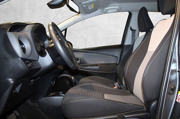 Toyota Yaris 14 of 30
