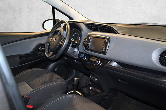 Toyota Yaris 18 of 30