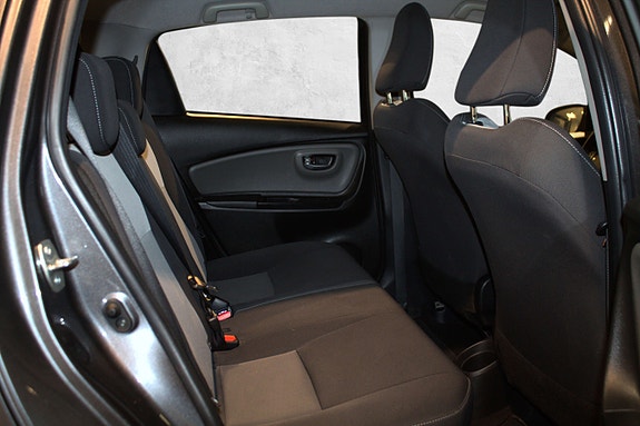 Toyota Yaris 19 of 30