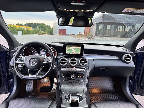 Mercedes-Benz C350 e 24 of 30