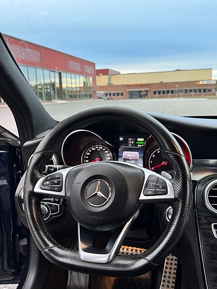 Mercedes-Benz C350 e 26 of 30