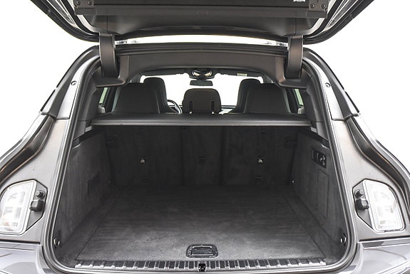 BMW iX 4 of 5