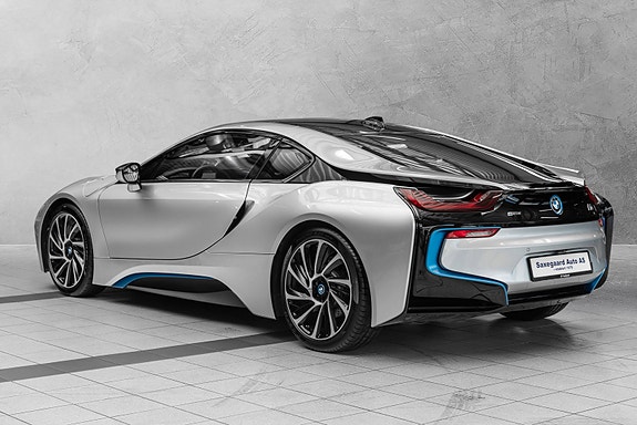 BMW i8 2 of 30