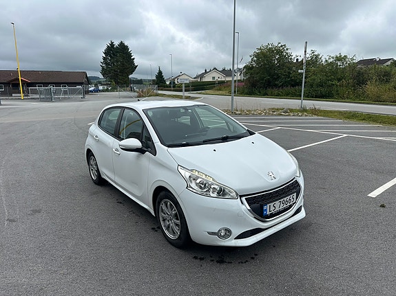 Peugeot 208 2 of 13