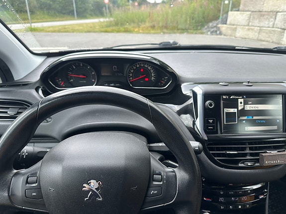 Peugeot 208 9 of 13