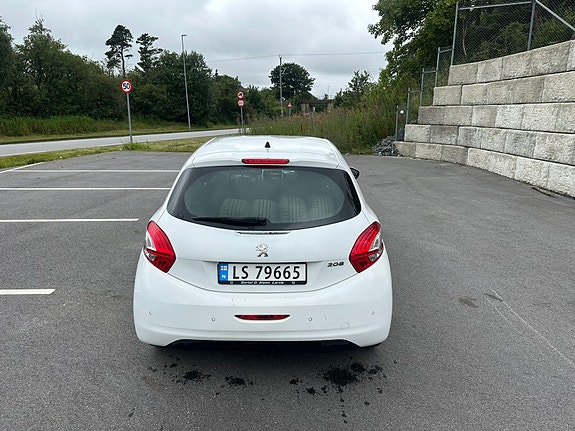 Peugeot 208 5 of 13