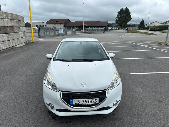 Peugeot 208 3 of 13