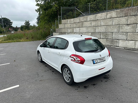 Peugeot 208 6 of 13