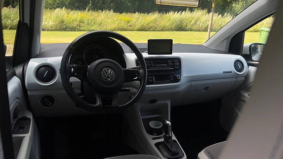Volkswagen UP! 11 of 17