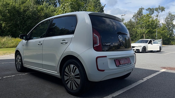 Volkswagen UP! 3 of 5