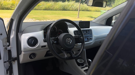 Volkswagen UP! 12 of 17