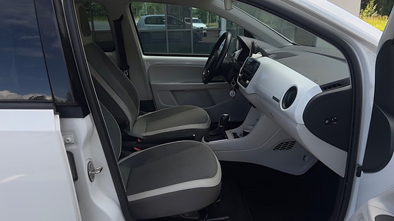 Volkswagen UP! 15 of 17
